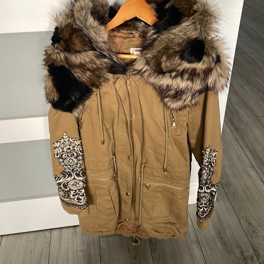 Chico’s beautiful fur collar hooded coat